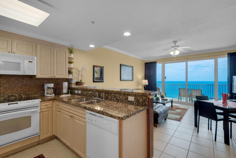 Condo, Multiple Beds (Boardwalk 1405) | Private kitchen | Oven, toaster