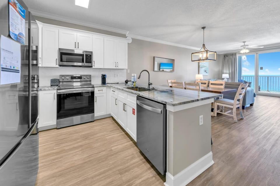 Condo, Multiple Beds (Twin Palms 1401) | Private kitchen | Oven, toaster