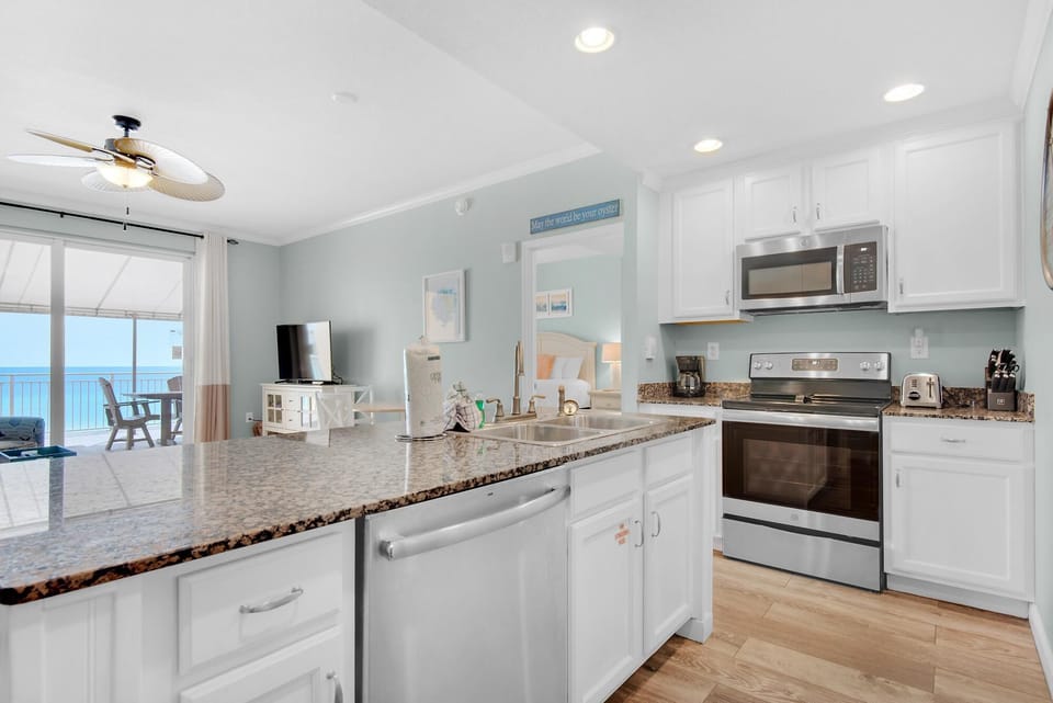 Condo, Multiple Beds (Sterling Reef 102) | Private kitchen | Oven, toaster