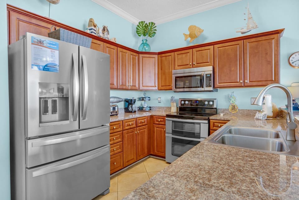 Condo, Multiple Beds (Ocean Villa Penthouse #2302) | Private kitchen | Oven, toaster