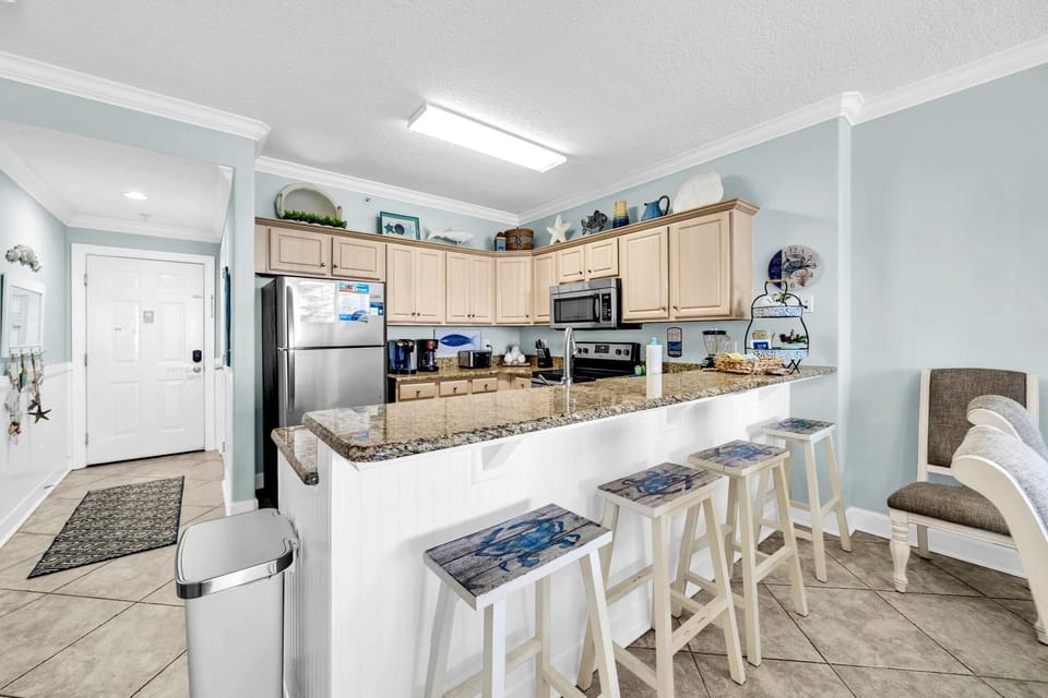 Condo, Multiple Beds (Ocean Villa 802) | Private kitchen | Oven, toaster