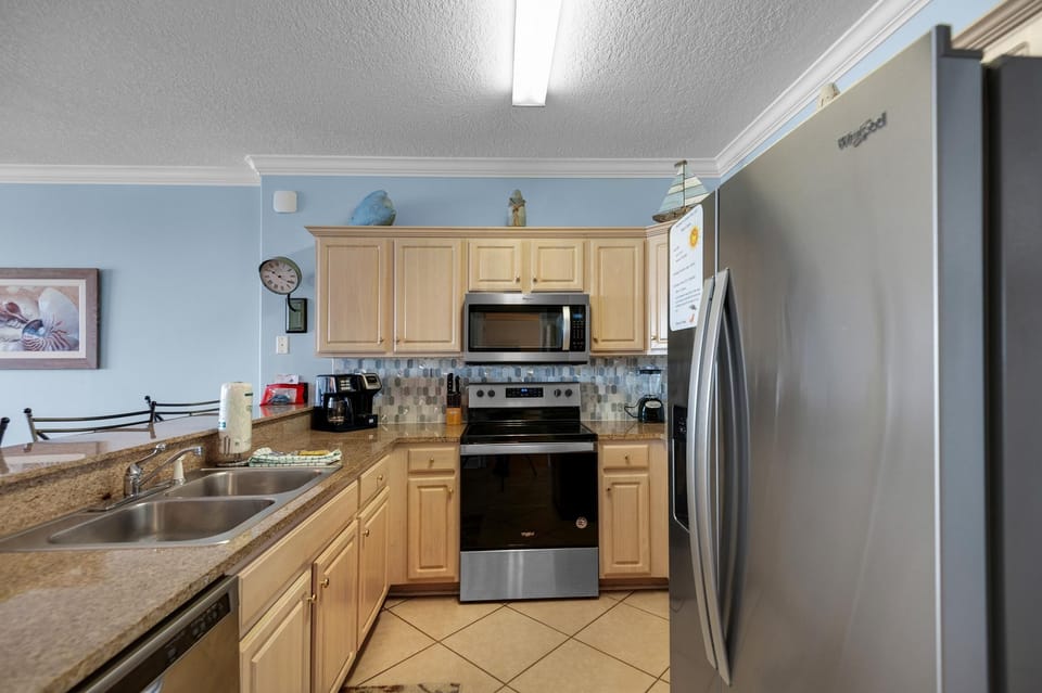 Condo, Multiple Beds (Ocean Villa 1101) | Private kitchen | Oven, toaster
