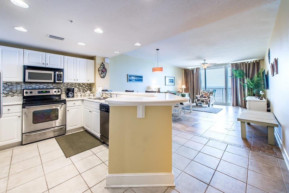 Condo, 1 King Bed with Sofa bed (Majestic Beach Towers 2-603) | Private kitchen | Oven, toaster