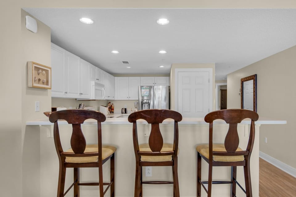 Condo, 1 King Bed with Sofa bed (Majestic Beach Towers 2-1708) | Dining