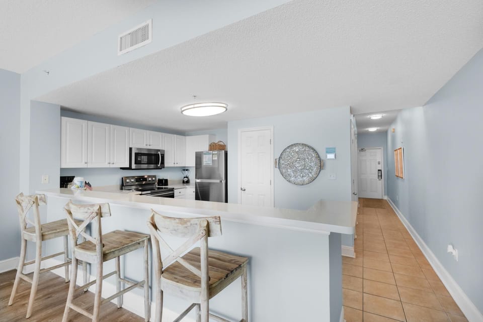 Condo, 1 King Bed with Sofa bed (Majestic Beach Towers 1-314) | Private kitchen | Oven, toaster
