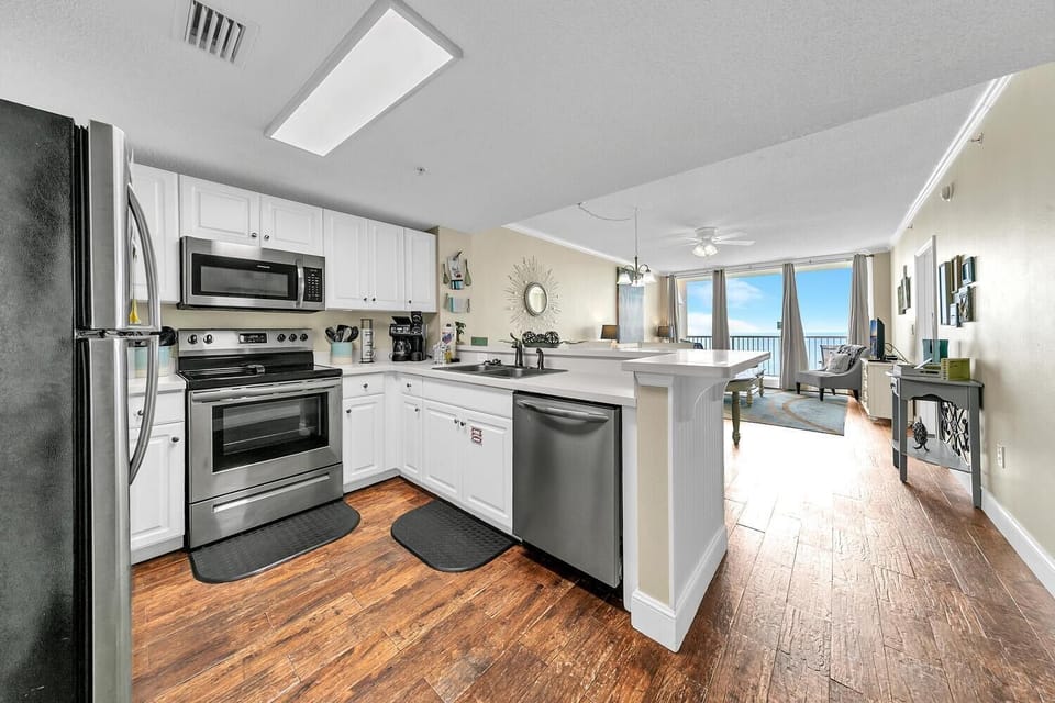 Condo, Multiple Beds (Majestic Beach Towers 1-1803) | Private kitchen | Oven, toaster