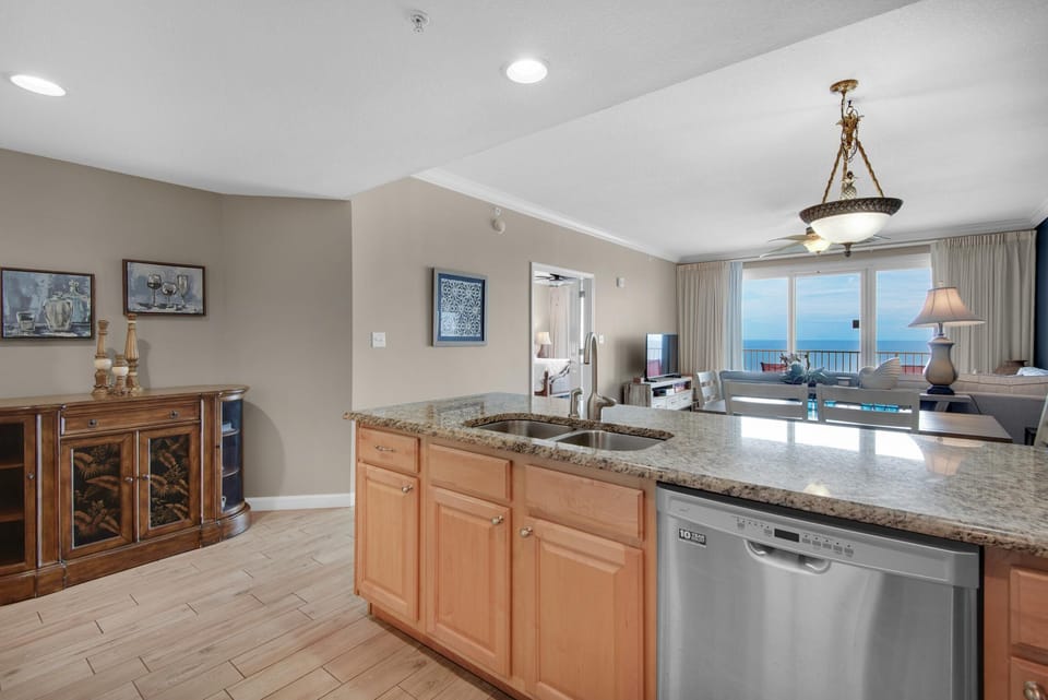 Condo, Multiple Beds (Grandview East 1204) | Private kitchen | Oven, toaster
