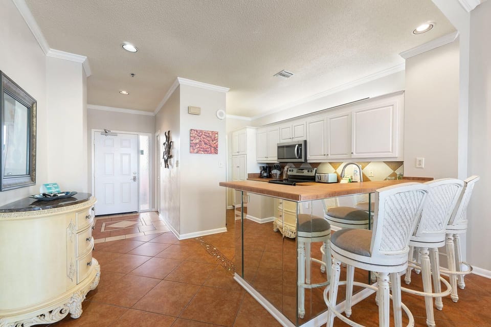 Condo, Multiple Beds (Seachase 1503W) | Private kitchen | Oven, toaster, paper towels