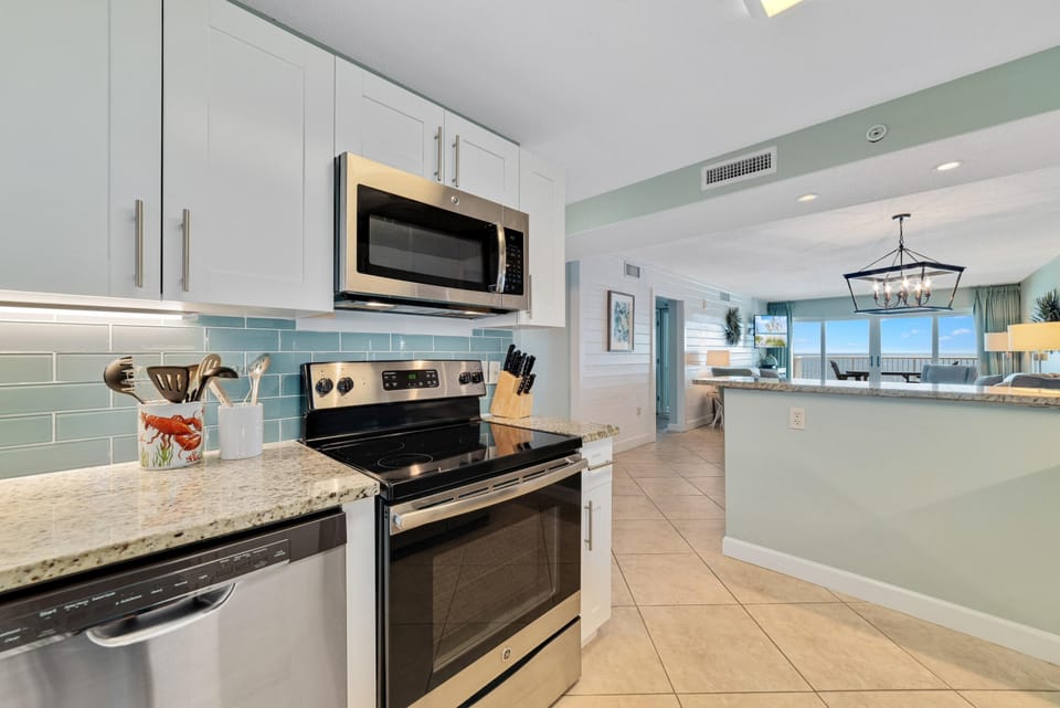 Condo, Multiple Beds (Sandy Key 631) | Private kitchen | Oven, toaster, paper towels