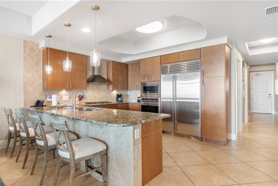 Condo, Multiple Beds (Turquoise D706) | Private kitchen | Oven, toaster, paper towels