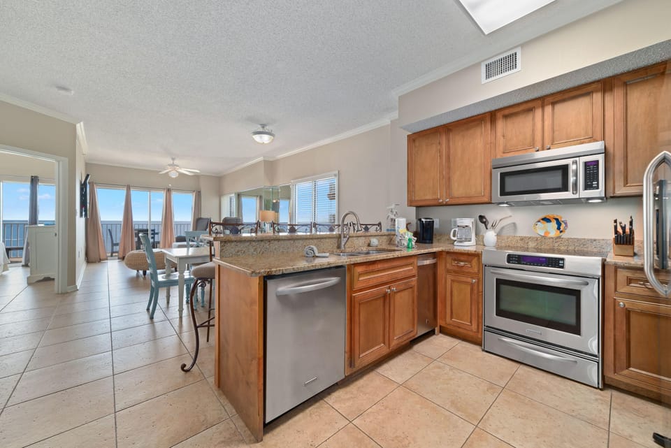 Condo, Multiple Beds (Tidewater 609) | Private kitchen | Oven, toaster, paper towels