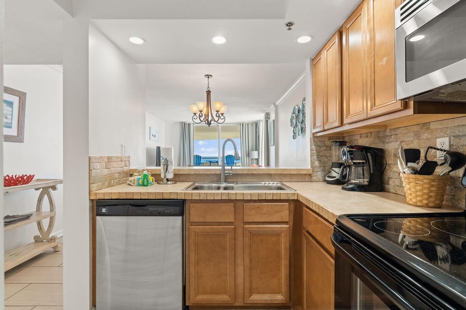 Condo, 1 King Bed with Sofa bed (Perdido Sun 916) | Private kitchen | Oven, toaster, paper towels