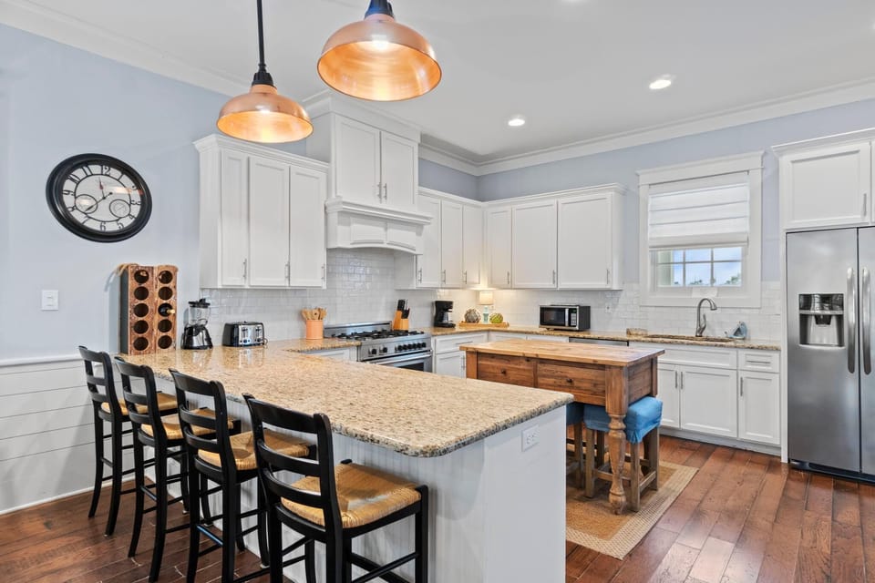 House, Multiple Beds (Battery 20) | Private kitchen | Oven, toaster, paper towels