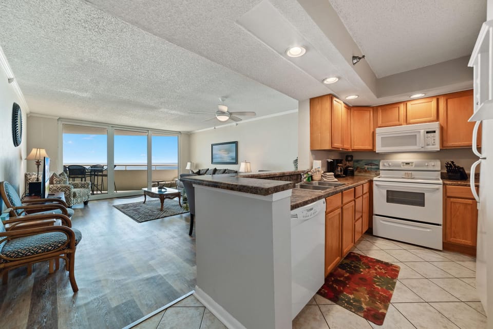 Condo, 1 King Bed with Sofa bed (Perdido Sun 712) | Private kitchen | Oven, toaster, paper towels