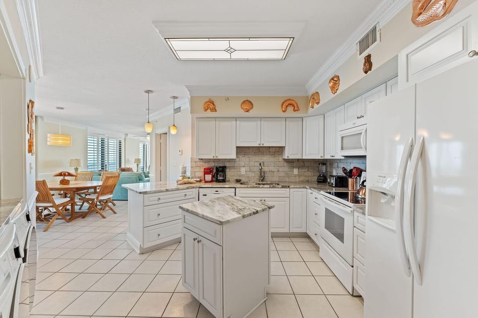 Condo, Multiple Beds (Summer House 1501B) | Private kitchen | Oven, toaster, paper towels