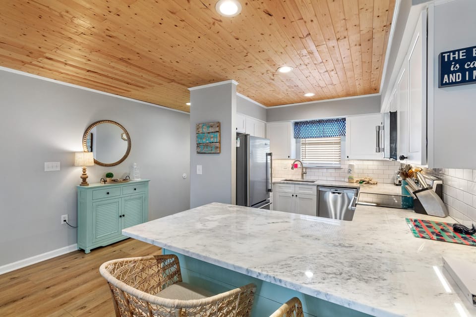 Condo, 1 King Bed with Sofa bed (Jubilee Landing 206) | Private kitchen | Paper towels