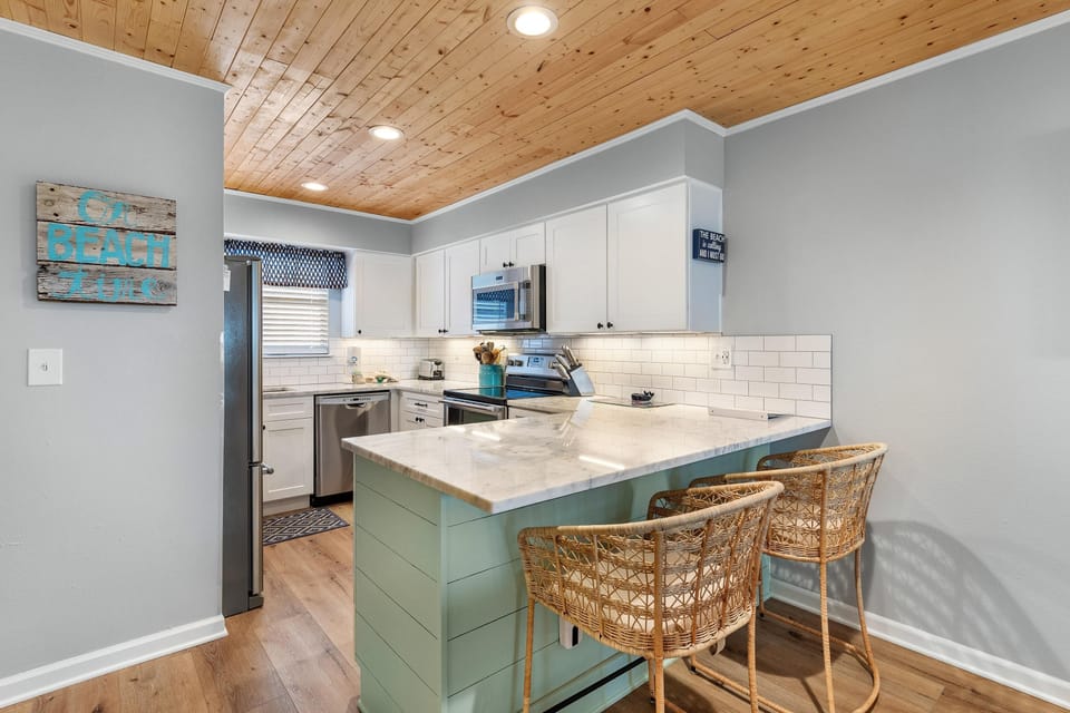 Condo, 1 King Bed with Sofa bed (Jubilee Landing 206) | Private kitchen | Paper towels