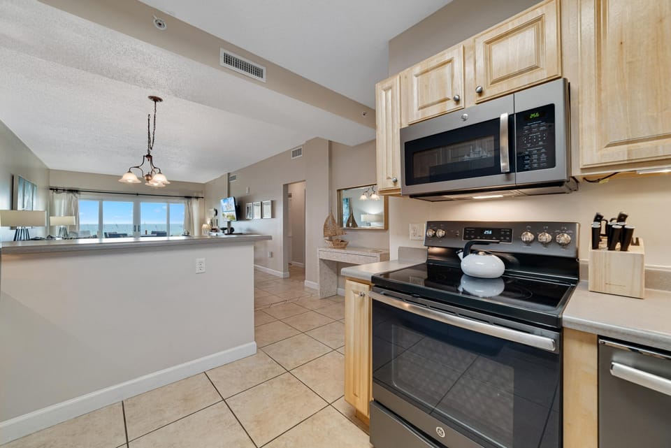 Condo, Multiple Beds (Sandy Key 112) | Private kitchen | Oven, toaster, paper towels