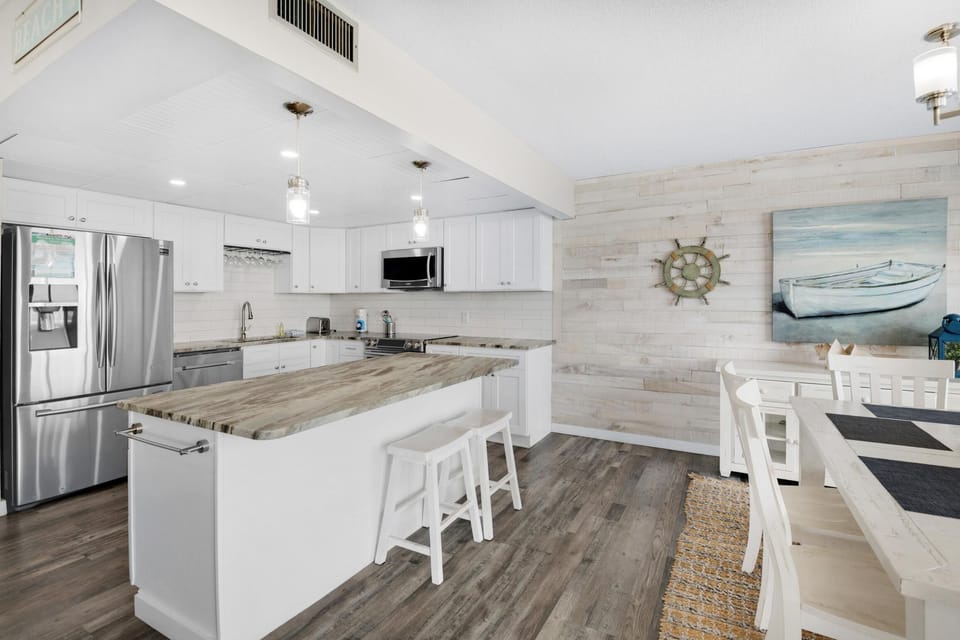 Condo, Multiple Beds (Edgewater Tower 1-412) | Private kitchen | Oven, toaster