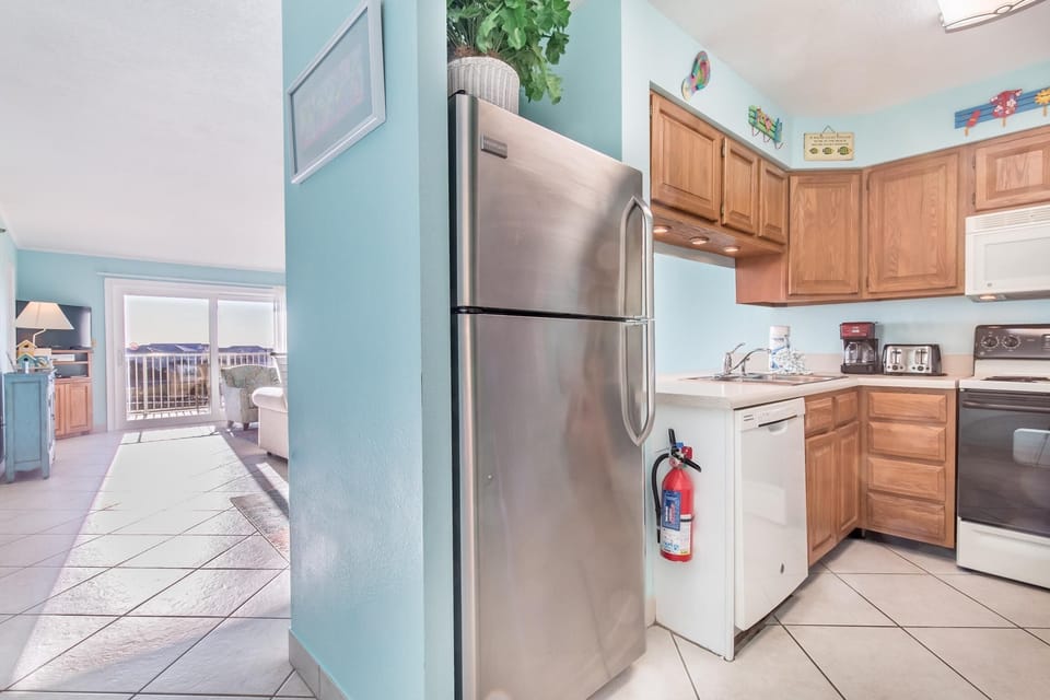 Condo, 1 King Bed with Sofa bed (The Islander 416) | Private kitchen | Oven, toaster