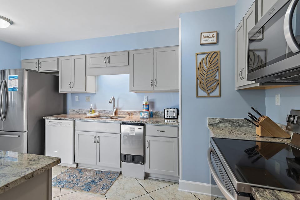 House, Multiple Beds (Shoreline Towers Townhouse 4-3) | Private kitchen | Oven, toaster