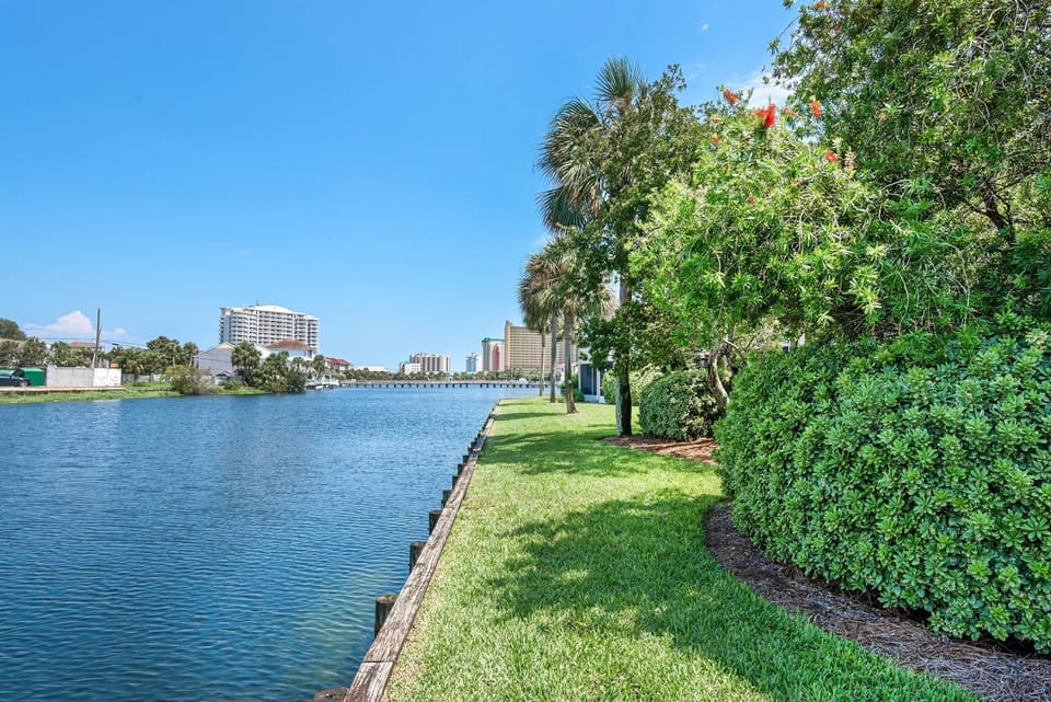 House, Multiple Beds (Shoreline Towers Townhouse 4-1) | Miscellaneous