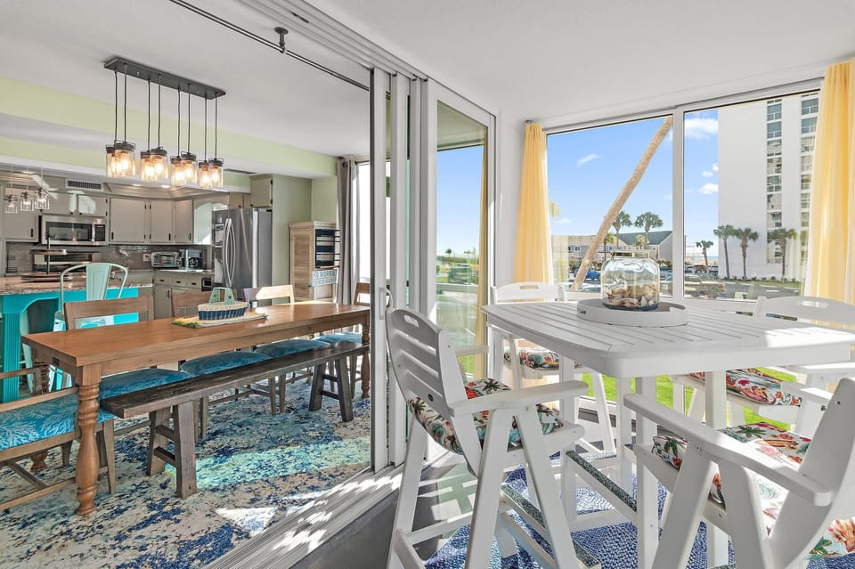 Condo, Multiple Beds (Shoreline Towers 3026) | Dining