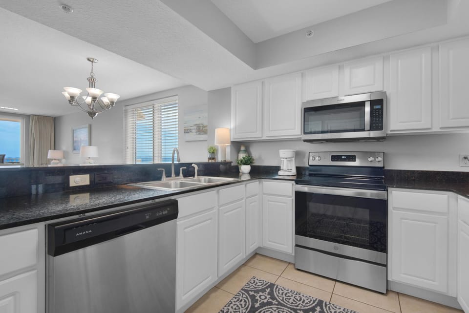 Condo, Multiple Beds (Sea Dunes 304) | Private kitchen | Oven, toaster