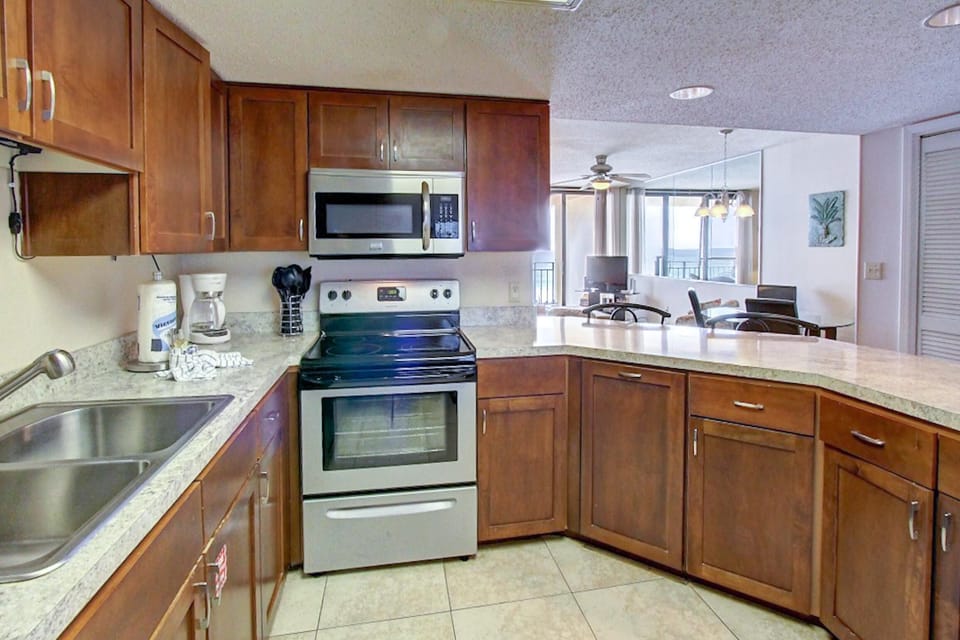 Condo, Multiple Beds (Nautilus 1303) | Private kitchen | Oven, toaster