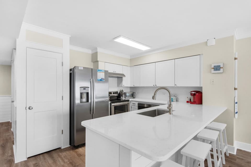Condo, Multiple Beds (Island Princess 710) | Private kitchen | Oven, toaster