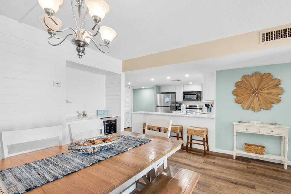 Condo, Multiple Beds (Holiday Surf and Racquet Club 710) | Dining