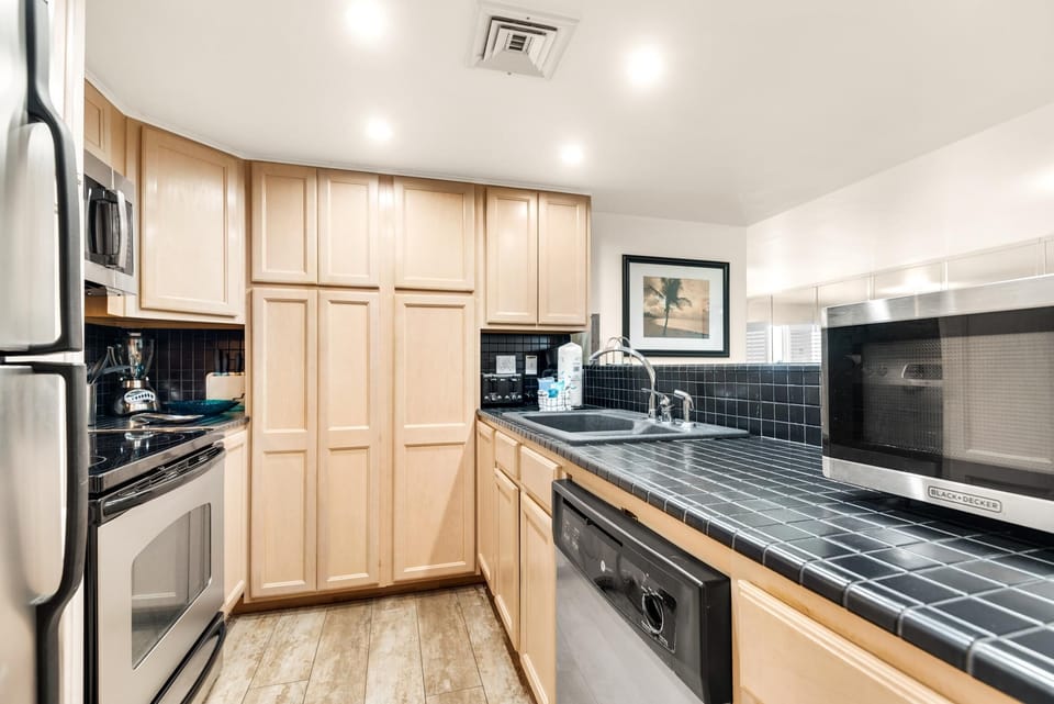Condo, Multiple Beds (Holiday Surf and Racquet Club 707) | Private kitchen | Oven, toaster