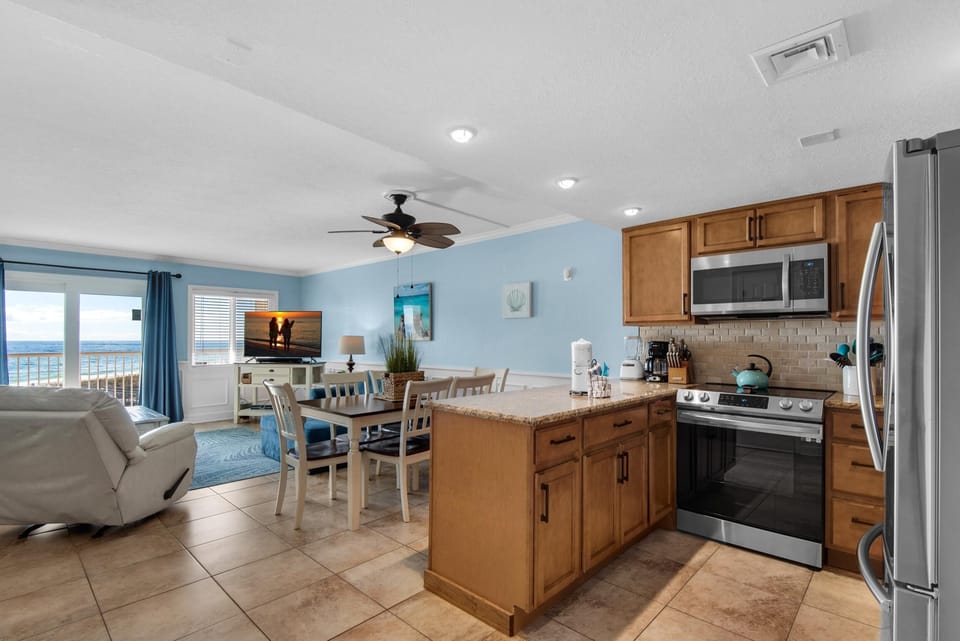 Condo, Multiple Beds (Holiday Surf and Racquet Club 319) | Private kitchen | Oven, toaster