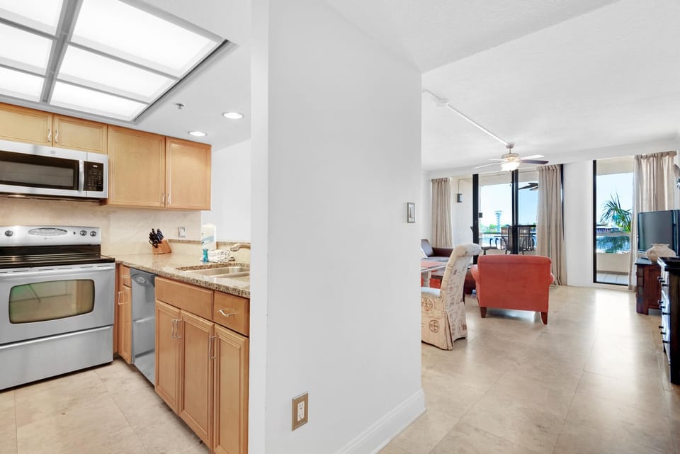 Condo, Multiple Beds (East Pass 207) | Private kitchen | Oven, toaster
