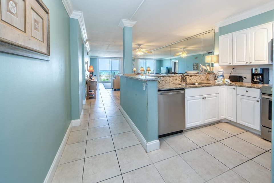 Condo, Multiple Beds (Destin on the Gulf 206) | Private kitchen | Oven, toaster