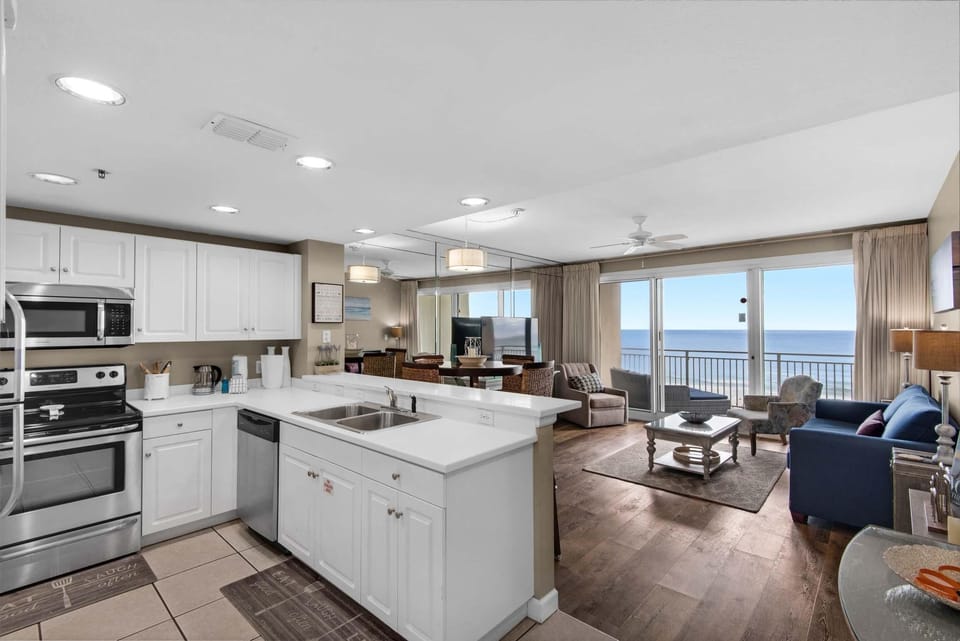 Condo, Multiple Beds (Sterling Shores 916) | Private kitchen | Oven, toaster
