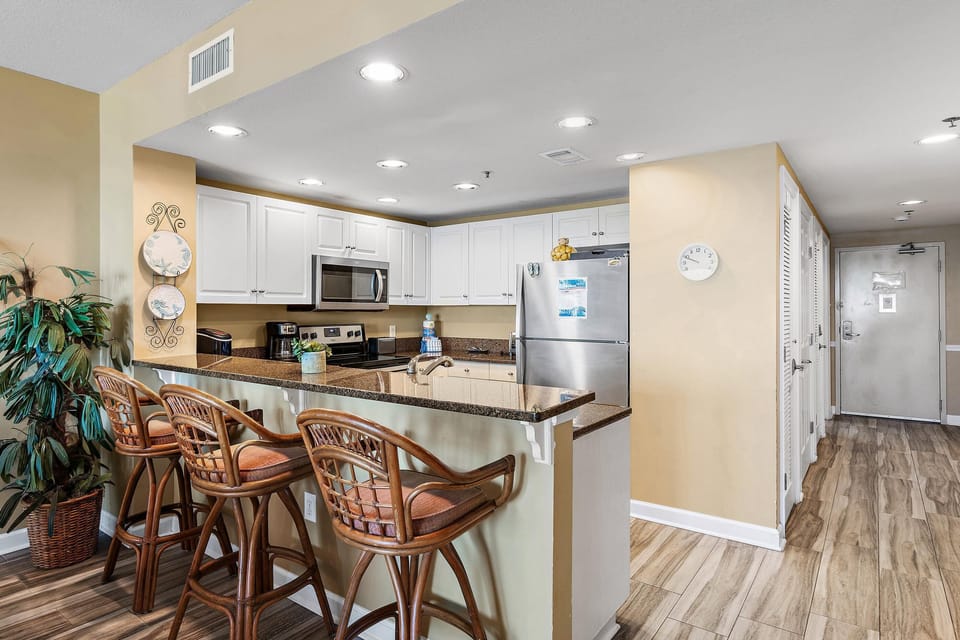 Condo, Multiple Beds (Sterling Shores 818) | Private kitchen | Oven, toaster