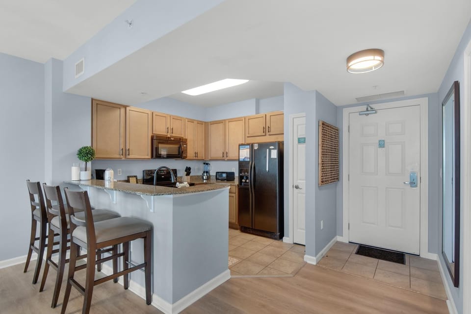 Condo, Multiple Beds (Palms Resort #2606 Jr. 2BR) | Private kitchen | Oven, toaster
