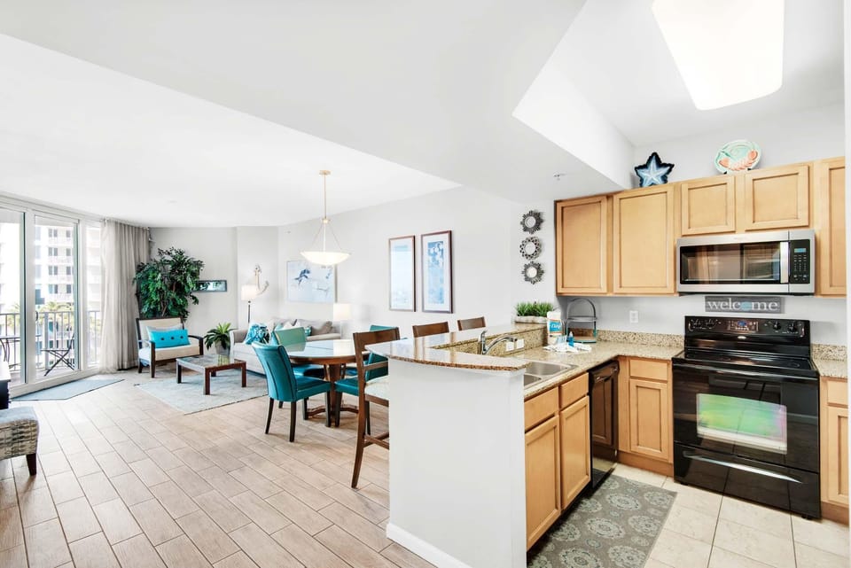 Condo, 1 King Bed with Sofa bed (Palms Resort #1505 Jr 2BR) | Private kitchen | Oven, toaster