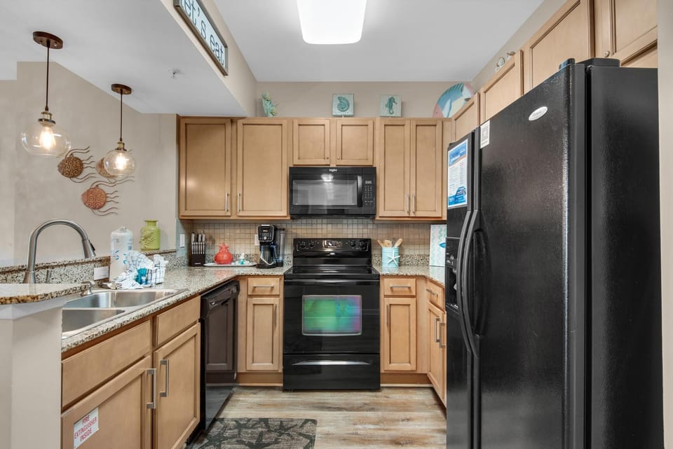 Condo, Multiple Beds (Palms Resort #1503 Jr. 2BR) | Private kitchen | Oven, toaster