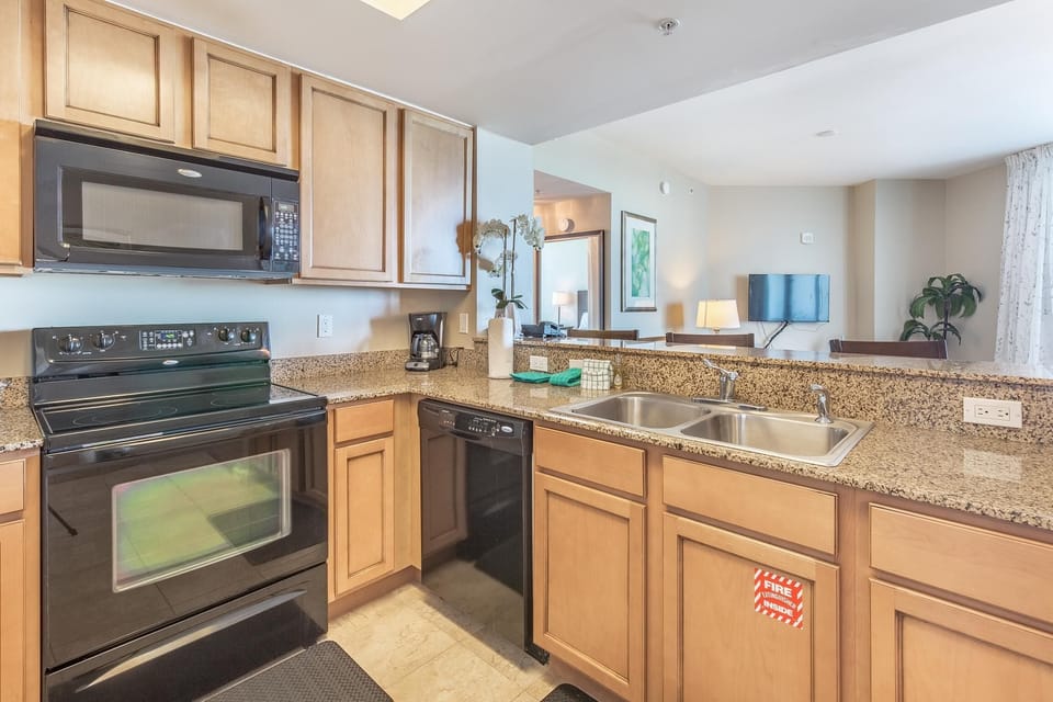 Condo, Multiple Beds (Palms Resort #11002 Full 2 Bedroom) | Private kitchen | Oven, toaster