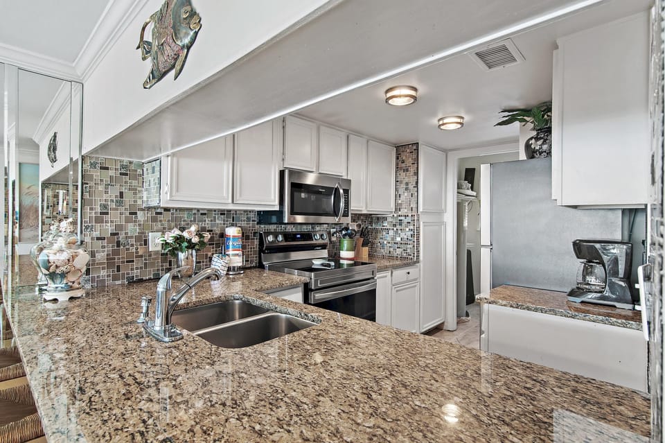House, Multiple Beds (Summer Haven A) | Private kitchen | Oven, toaster