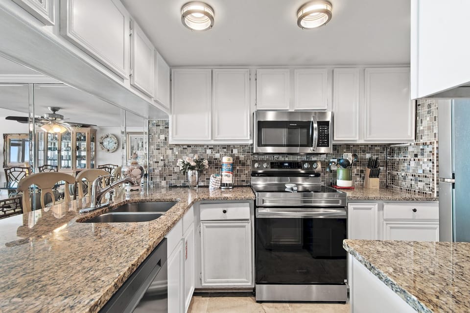 House, Multiple Beds (Summer Haven A) | Private kitchen | Oven, toaster