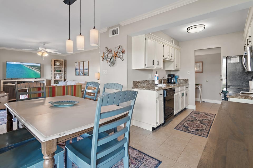 Condo, 1 Queen Bed with Sofa bed (Seascape 38A) | Dining