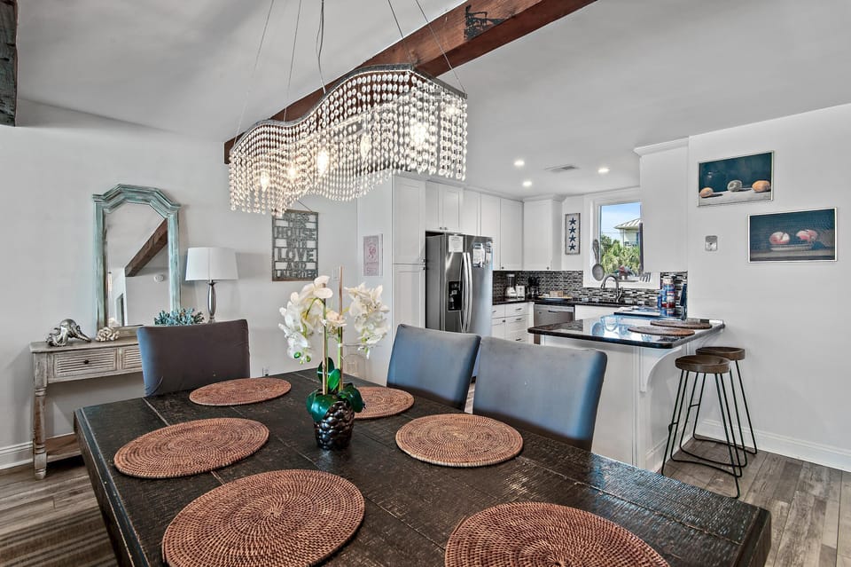 House, Multiple Beds (Little House on the Beach) | Dining