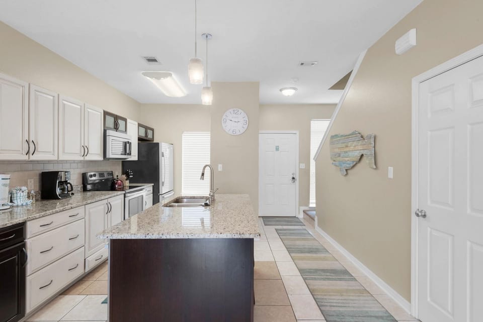 House, Multiple Beds (Gulf Walk 606) | Private kitchen | Oven, toaster