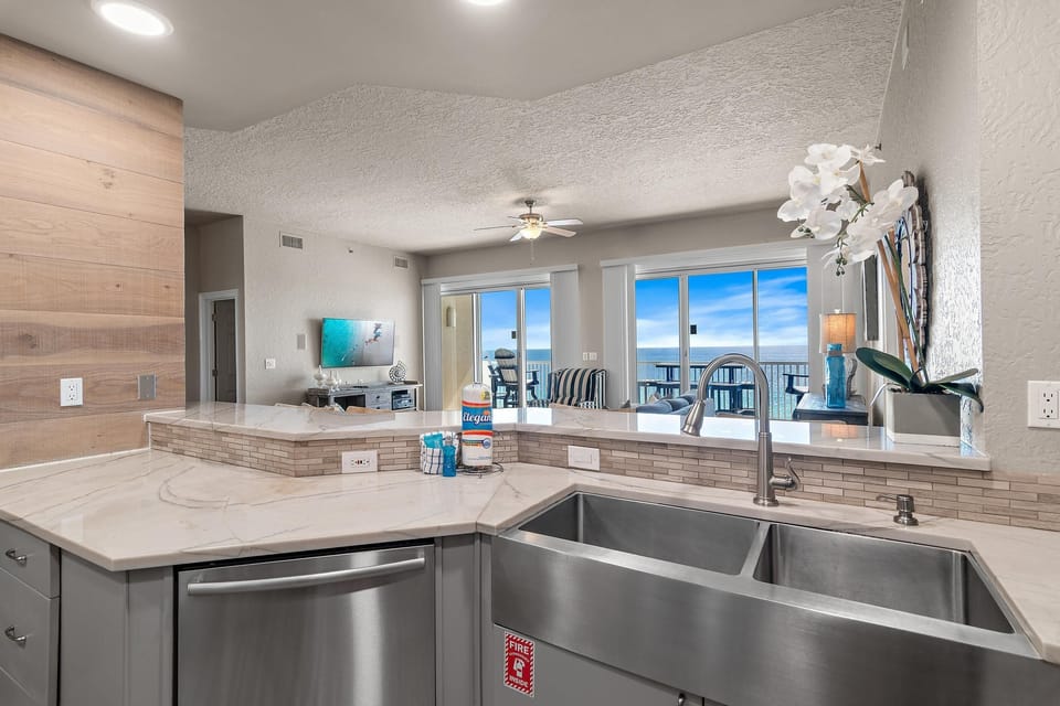 Condo, Multiple Beds (Empress 1101- Sea Forever) | Private kitchen | Oven, toaster