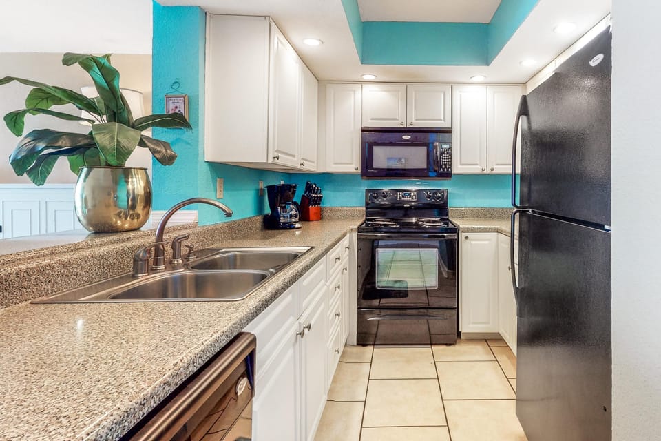 Condo, 1 King Bed with Sofa bed (Perdido Sun 612) | Private kitchen | Oven, toaster, paper towels