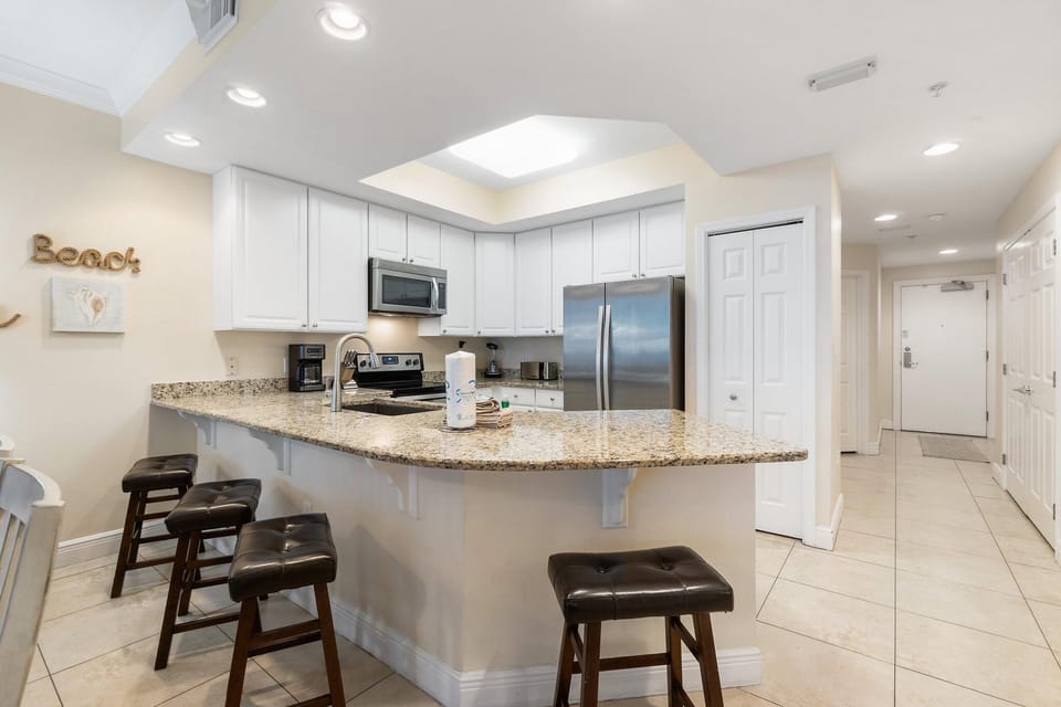Condo, Multiple Beds (San Carlos 1505) | Private kitchen | Oven, toaster, paper towels