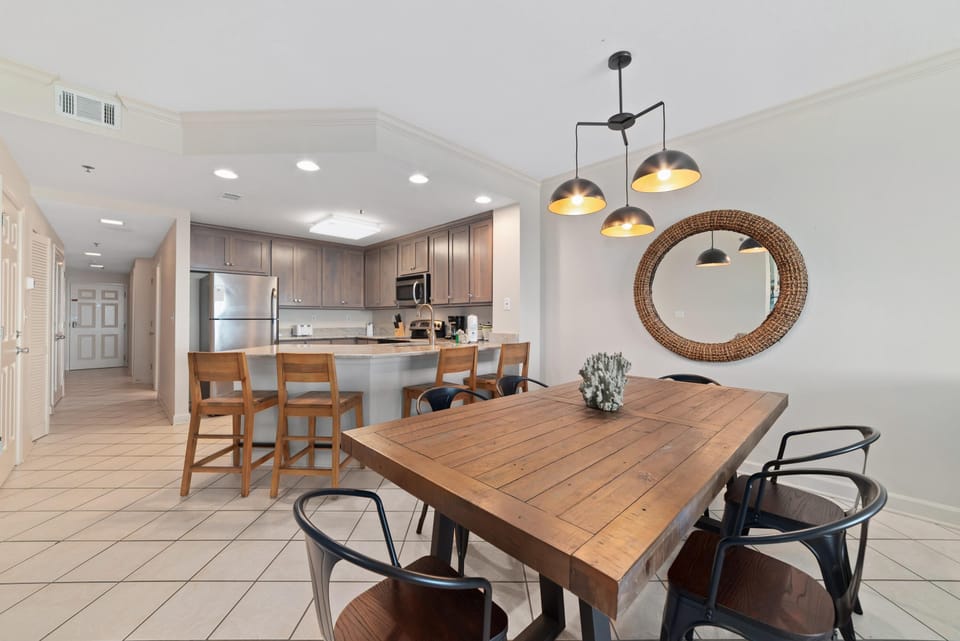 Condo, Multiple Beds (Enclave 506) | Dining